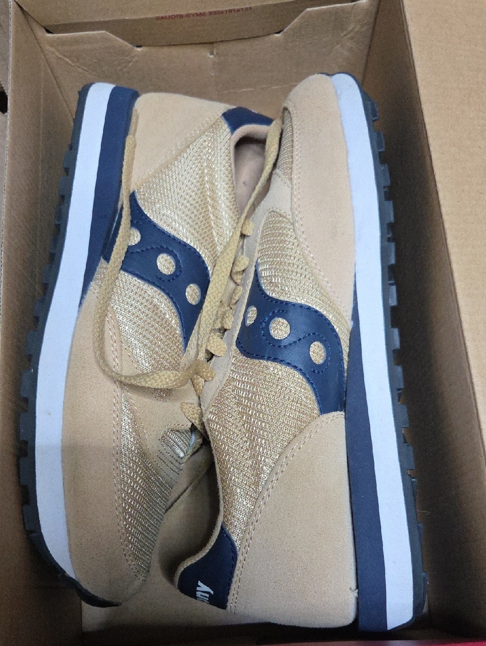 Saucony Jazz Men’s Tan and Navy Classic Runner - in original box